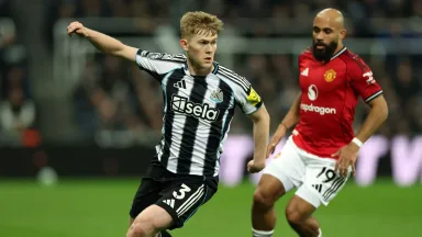 Man United Incar Bek Kiri Newcastle yang Kecewa, Negosiasi Segera Dimulai