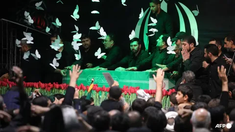 Jenazah Pemimpin Tertinggi Iran Tiba di Teheran, Persiapan Pemakaman Raksasa Dimatangkan