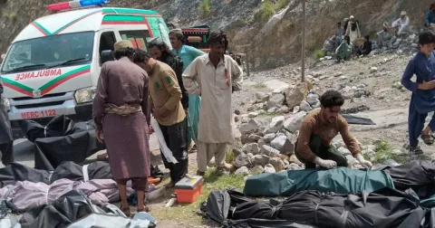 Bus Kelebihan Muatan Terjun ke Jurang di Pakistan Barat Daya, 40 Tewas