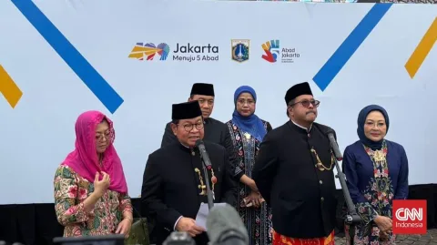 Pramono Anung Resmikan Jembatan Gembok Cinta di Atas Sungai Cideng, Target Ikon Baru Jakarta