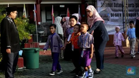 Guru SD di Madura Temukan Harta Karun VOC di Halaman Sekolah, Pilih Serahkan ke Museum