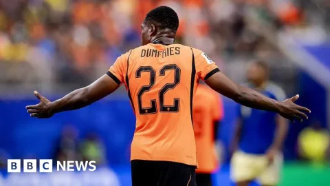 Denzel Dumfries: Nama yang Mengembara dari Perbudakan ke Panggung Sepak Bola Dunia
