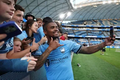 Douglas Costa Tinggalkan Chievo, Gabung Al Ittifaq Bersama Balotelli