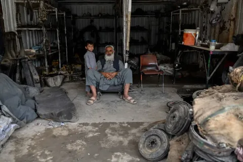 Konflik Regional Lumpuhkan Pasar Suku Cadang Mobil Afghanistan