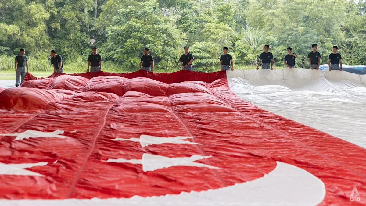 Bendera Raksasa 320 Kg Terbang di Atas Kallang: Persiapan NDP 2026 yang Penuh Tantangan