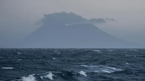 Status Siaga Gunung Anak Krakatau: BPBD Pandeglang Minta Warga Pesisir Tingkatkan Kewaspadaan