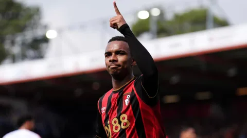Tottenham Siap Bajak Target Manchester United: Duel Transfer Memanas
