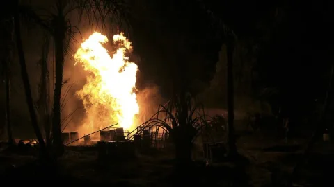 Sumur Minyak Tradisional di Aceh Timur Meledak, Puluhan Warga Mengungsi