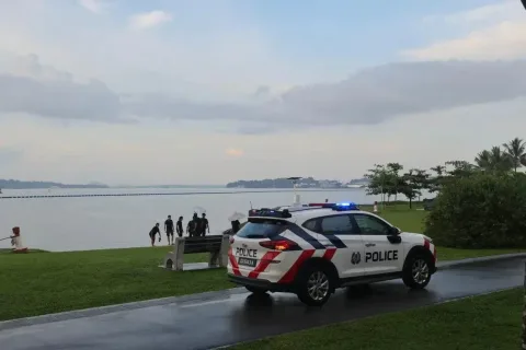 Sambaran Petir di Pantai Pasir Ris Singapura: Tujuh Orang Dilarikan ke Rumah Sakit