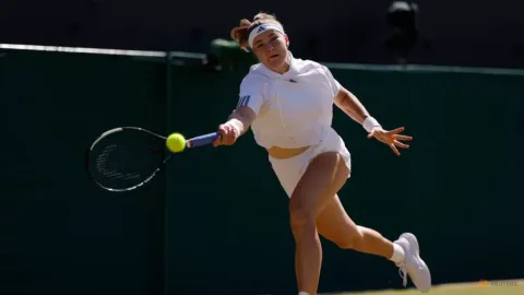 Duel Sesama Petenis Ceko: Muchova Tundukkan Juara Bertahan Krejcikova di Wimbledon