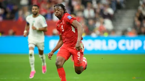 Johan Manzambi: Bintang Muda Swiss yang Siap Membongkar Tembok Kolombia