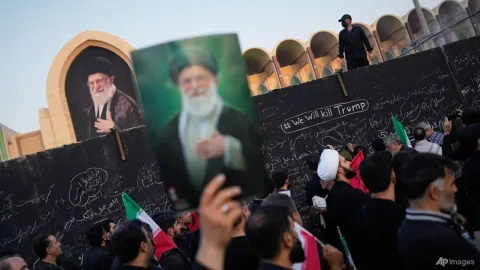 Tiga Putra Pemimpin Iran yang Tewas Hadiri Pemakaman, Penerus Tak Terlihat