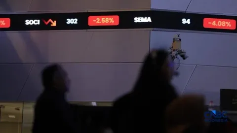 Valuasi IHSG Terjun Bebas, Asing Borong Saham Tambang dan Energi