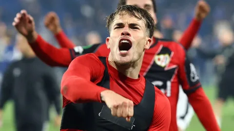 Chelsea Gagal Boyong Xhaka, Alihkan Incaran ke Bek Kiri Rayo Vallecano