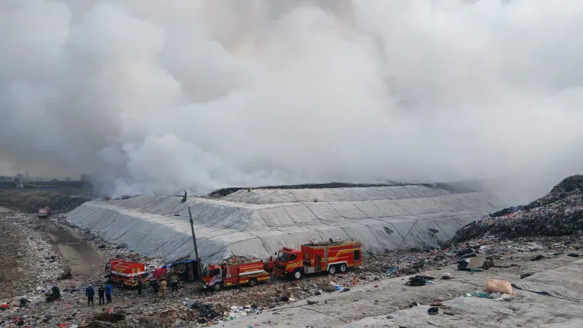 Kebakaran TPA Jatiwaringin: Alarm Darurat Tata Kelola Sampah Nasional
