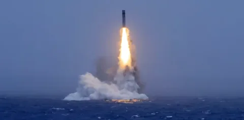 Uji Coba Rudal Kapal Selam China: Rutin atau Sinyal Geopolitik?