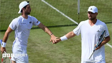 Duo Inggris Cash-Glasspool Lolos ke Perempat Final Wimbledon, Pertahankan Gelar Ganda Putra
