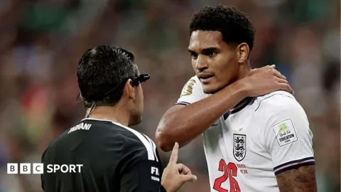 Kartu Merah Quansah: FA Pertimbangkan Banding di Tengah Kontroversi Aturan FIFA