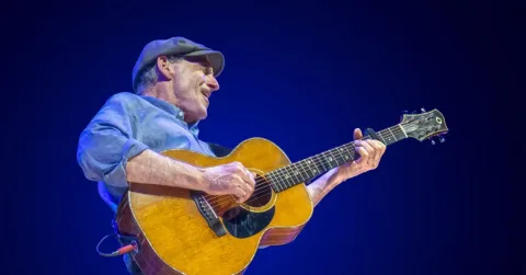 James Taylor Tolak Undangan Pernikahan Taylor Swift Demi Konser: 'Kebahagiaan dan Pelayaran Lancar'