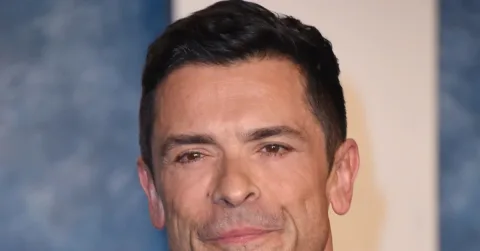 Tanda dari Ayah: Mark Consuelos Alami Momen Mistis di Stadion Azteca