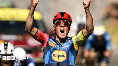 Pogacar Kehilangan Jersey Kuning di Tengah Gelombang Panas Tour de France