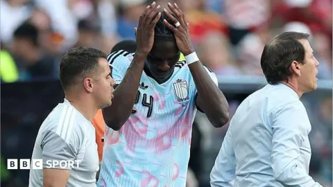 Pukulan Berat Aston Villa: Amadou Onana Cedera ACL Saat Bela Belgia di Piala Dunia