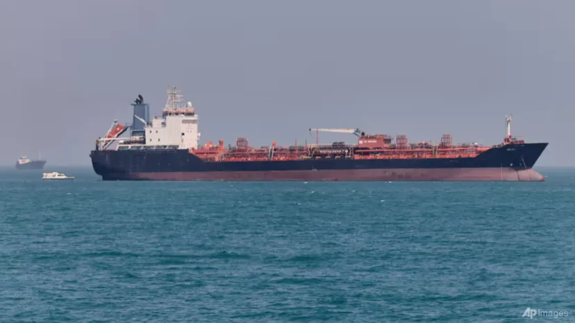 Proyektil Misterius Hantam Kapal Tanker di Selat Hormuz, Ketegangan Membara