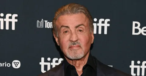 Sylvester Stallone di Usia 80: Dari Petinju Legendaris Menjadi Pelukis yang Tekun
