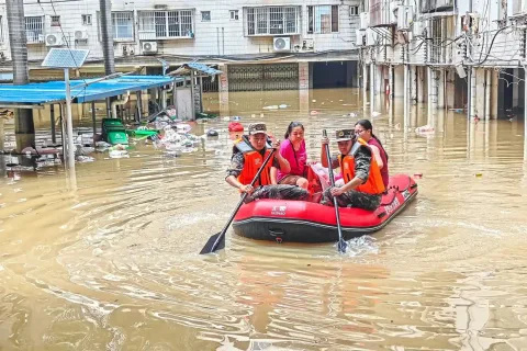Badai Dahsyat Landa China: 15 Tewas, Ratusan Luka, Ribuan Mengungsi