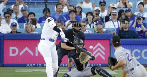 Shohei Ohtani Ukir Sejarah: Homerun ke-300 di MLB, Pemain Jepang Pertama