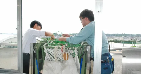 Guru di Jepang Latihan Evakuasi Pakai Seluncur Darurat, Pelajaran bagi Sekolah di Indonesia