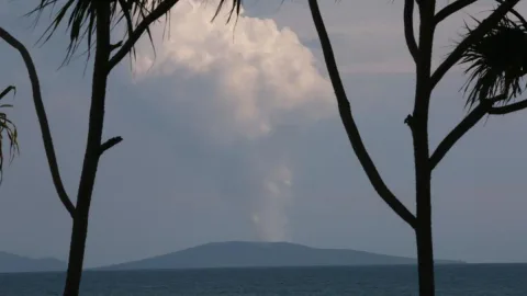Gempa Selat Sunda dan Erupsi Beruntun Anak Krakatau: Waspada Level Siaga