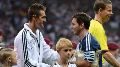 Messi Hubungi Klose Usai Rebut Rekor Piala Dunia: Janji Kirim Jersey Tanda Tangan