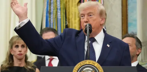 Telepon Trump ke FIFA: Ketika Aturan Sepak Bola Takluk pada Kekuasaan