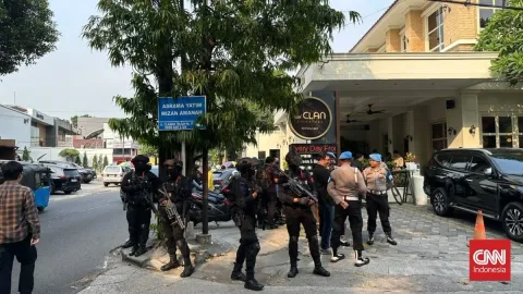 Polisi Geledah Mal Mewah di Jaksel, Brankas Berisi Valas Disita