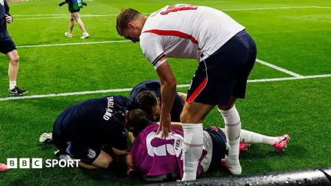 Cedera Unik Jordan Henderson: Operasi Lengan Usai Selebrasi Berlebihan