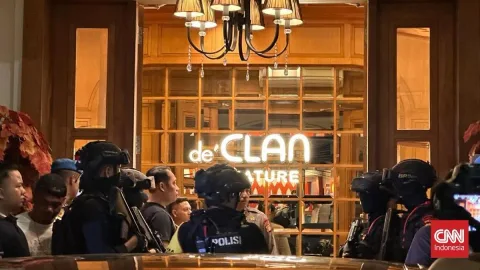 Penggeledahan Kafe de'Clan: Polisi Sita Rp67,5 Miliar dan Periksa Tiga Pegawai