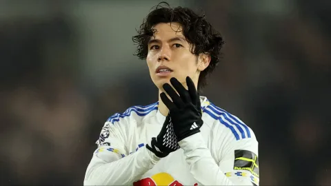 Leeds Siap Rekrut Shea Charles, Ancaman Serius bagi Masa Depan Ao Tanaka