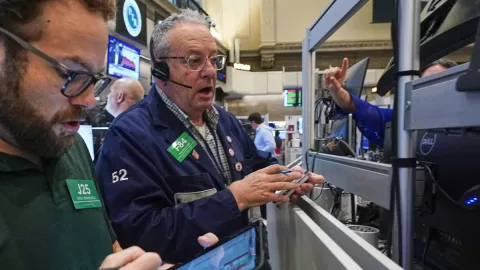 Guncangan Pasar Global: Harga Minyak Melonjak, Bursa Asia Tertekan Usai Trump Nyatakan Gencatan Senjata dengan Iran Berakhir