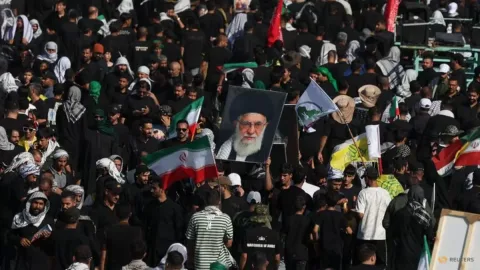 Prosesi Pemakaman Khamenei Berakhir di Mashhad, Irak Berduka