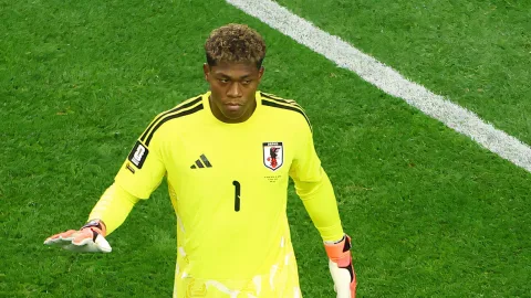 Leeds United Beralih ke Kiper Piala Dunia: Zetterstrom Dinilai Lebih Unggul dari Suzuki