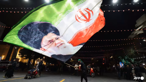 Kereta Tehran-Mashhad Dihentikan di Tengah Serangan AS Jelang Pemakaman Khamenei