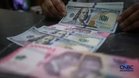 Rupiah Terus Merosot, Sejumlah Bank Masih Jual Dolar di Kisaran Rp18.385