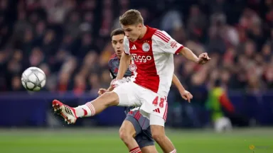 Newcastle Rekrut Bintang Muda Ajax Sean Steur dengan Biaya Fantastis