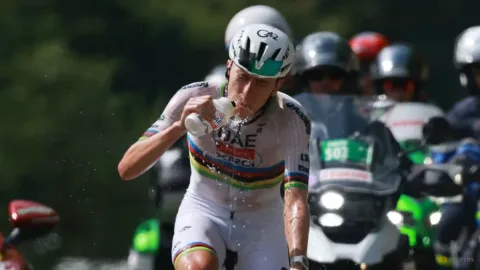 Pogacar Kembali ke Puncak: Serangan Brutal di Tourmalet Hancurkan Dominasi Vingegaard