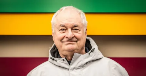 Paul Gambaccini Umumkan Diagnosis Alzheimer, Tetap Setia di Balik Mikrofon