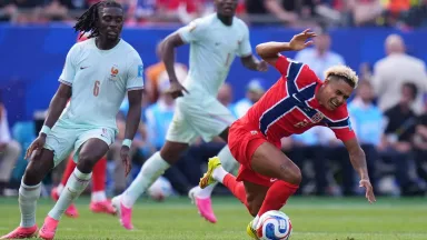 Manchester City Gelar Negosiasi Transfer Manu Kone: Gelandang Serba Bisa Incaran Premier League