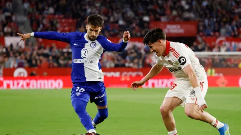 Newcastle Incar Bek Kiri Sevilla, Masa Depan Lewis Hall Terancam