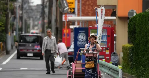 Penjual Tahu di Tokyo: Menyambung Hidup Lansia di Tengah Krisis Kesepian