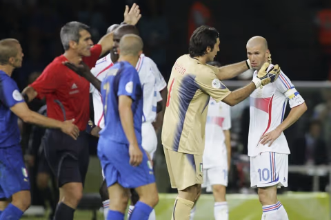 Wasit Final Piala Dunia 2006 Bongkar Momen Zidane: Kartu Merah Itu Benar, Tapi...